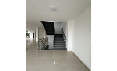 ALQUILER- VENTA - EDIFICIO ESQUINERO 638M2 - EUCARISTICO