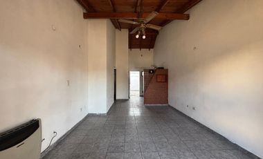 PH en venta en calle 164 entre 20 y 21. Berisso