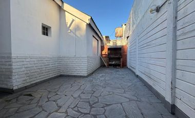 PH en venta en calle 164 entre 20 y 21. Berisso