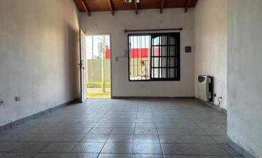 PH en venta en calle 164 entre 20 y 21. Berisso