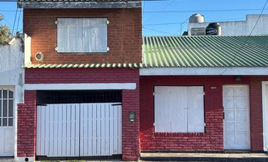PH en venta en calle 164 entre 20 y 21. Berisso