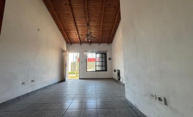 PH en venta en calle 164 entre 20 y 21. Berisso