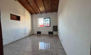PH en venta en calle 164 entre 20 y 21. Berisso