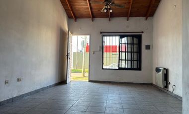 PH en venta en calle 164 entre 20 y 21. Berisso
