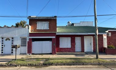 PH en venta en calle 164 entre 20 y 21. Berisso