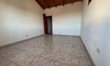 PH en venta en calle 164 entre 20 y 21. Berisso