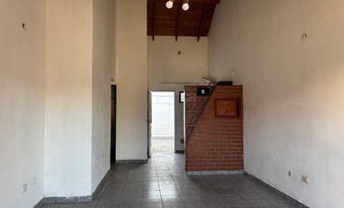PH en venta en calle 164 entre 20 y 21. Berisso