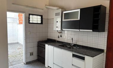 PH en venta en calle 164 entre 20 y 21. Berisso