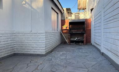 PH en venta en calle 164 entre 20 y 21. Berisso