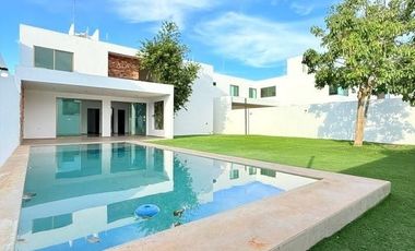 CASA CON AMPLIOS ESPACIOS EN VENTA UBICADA EN SAN DIEGO CUTZ