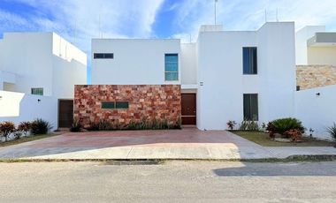 CASA CON AMPLIOS ESPACIOS EN VENTA UBICADA EN SAN DIEGO CUTZ