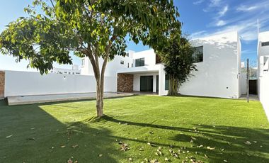 CASA CON AMPLIOS ESPACIOS EN VENTA UBICADA EN SAN DIEGO CUTZ