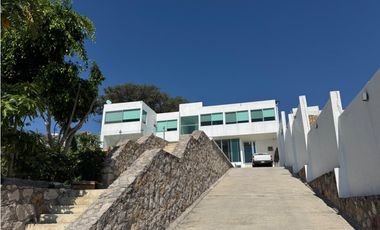 CASA EN VENTA CON VISTA AL LAGO TEQUES “AG