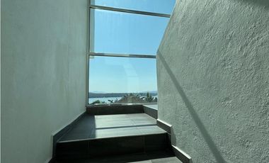 CASA EN VENTA CON VISTA AL LAGO TEQUES “AG
