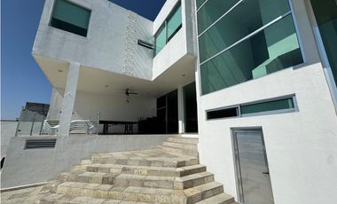CASA EN VENTA CON VISTA AL LAGO TEQUES “AG