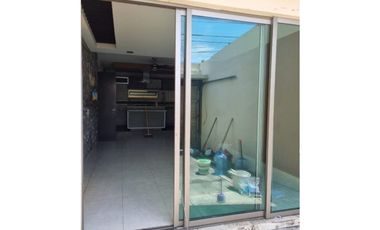 Comoda Casa Cerca de Centros comerciales y playas. SE VENDE