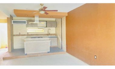 Comoda Casa Cerca de Centros comerciales y playas. SE VENDE