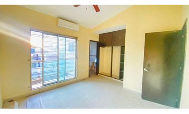 Comoda Casa Cerca de Centros comerciales y playas. SE VENDE