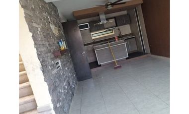 Comoda Casa Cerca de Centros comerciales y playas. SE VENDE