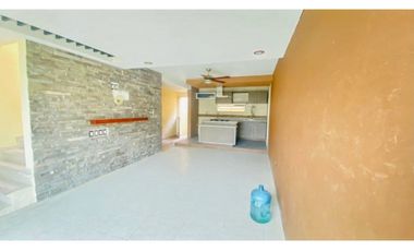 Comoda Casa Cerca de Centros comerciales y playas. SE VENDE
