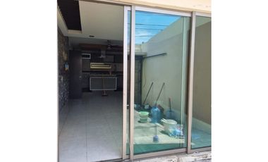 Comoda Casa Cerca de Centros comerciales y playas. SE VENDE