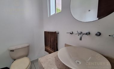 Se Vende amplia Casa modelo OKUME en Paseo los Olivos, Playa del Carmen