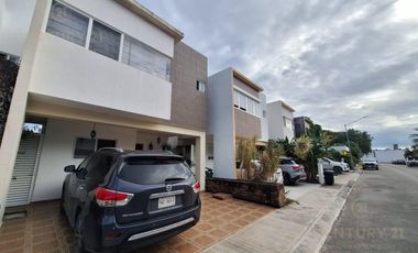 Se Vende amplia Casa modelo OKUME en Paseo los Olivos, Playa del Carmen