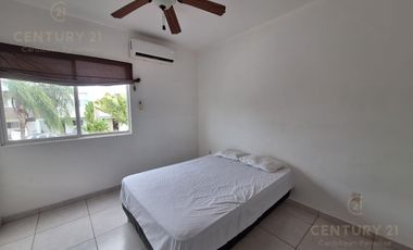 Se Vende amplia Casa modelo OKUME en Paseo los Olivos, Playa del Carmen