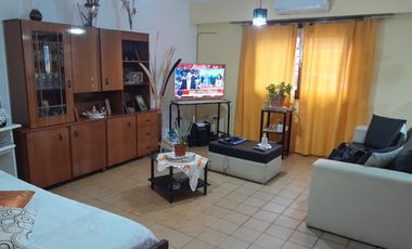 Casa tres ambientes. Apto Credito. Permuta.