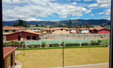 Casa de Venta Independiente en Conjunto Los Chillos Sector. Mirasierra