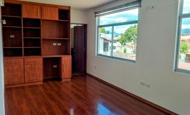 Casa de Venta Independiente en Conjunto Los Chillos Sector. Mirasierra
