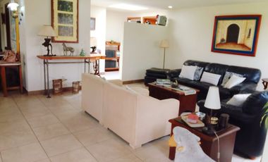 Casa en Venta de 1 Planta Más Suite Sector. Tumbaco