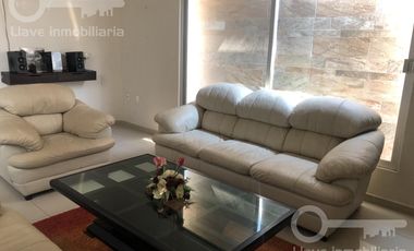 Casa de 3 niveles en renta ubicada en Rufino Tamayo, Fracc. Paraíso, Coatzacoalcos, Veracruz.