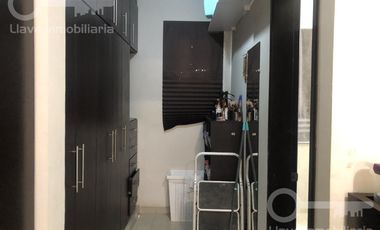 Casa de 3 niveles en renta ubicada en Rufino Tamayo, Fracc. Paraíso, Coatzacoalcos, Veracruz.