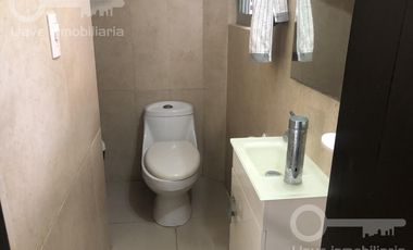 Casa de 3 niveles en renta ubicada en Rufino Tamayo, Fracc. Paraíso, Coatzacoalcos, Veracruz.