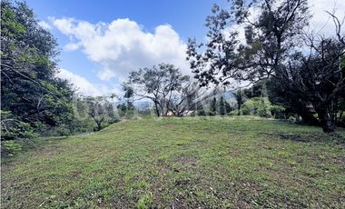 Oportunidad! Se vende Hermoso Terreno con Vistas en Altos del Maria