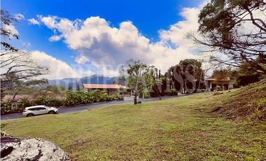 Oportunidad! Se vende Hermoso Terreno con Vistas en Altos del Maria