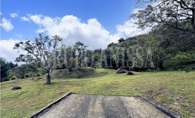 Oportunidad! Se vende Hermoso Terreno con Vistas en Altos del Maria