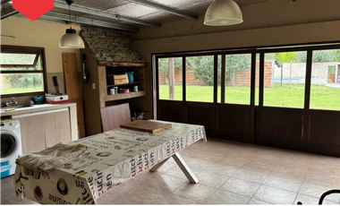 CASA EN VENTA (Calle 34 e/ Colectora 226 y 18)