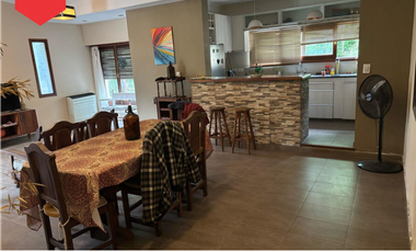 CASA EN VENTA (Calle 34 e/ Colectora 226 y 18)