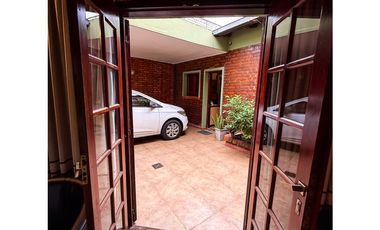 VENDO CASA FAMILIAR MICROCENTRO