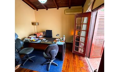 VENDO CASA FAMILIAR MICROCENTRO