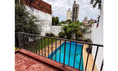 VENDO CASA FAMILIAR MICROCENTRO