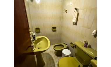 VENDO CASA FAMILIAR MICROCENTRO