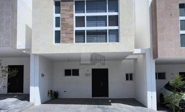 Casa AMUEBLADA en RENTA en Fraccionamiento Paseo San Junípero, Querétaro