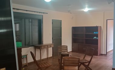 CASA DE 2 DORM., COCHERA Y PATIO. BÂ° BELGRANO. ALQUILER. POSADAS, MISIONES.