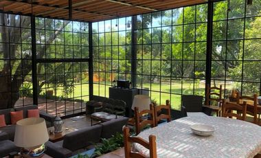 CASA EN TEPOZTLAN CON GRANDES JARDINES