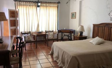 CASA EN TEPOZTLAN CON GRANDES JARDINES