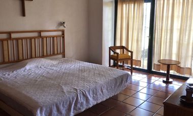 CASA EN TEPOZTLAN CON GRANDES JARDINES