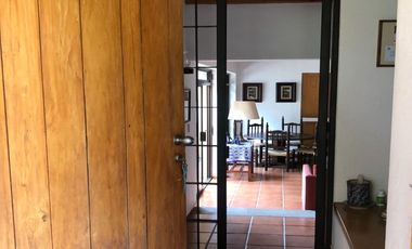 CASA EN TEPOZTLAN CON GRANDES JARDINES